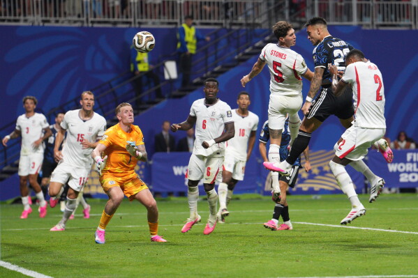 Lautaro Martínez heads Argentina's stoppage-time winner against England