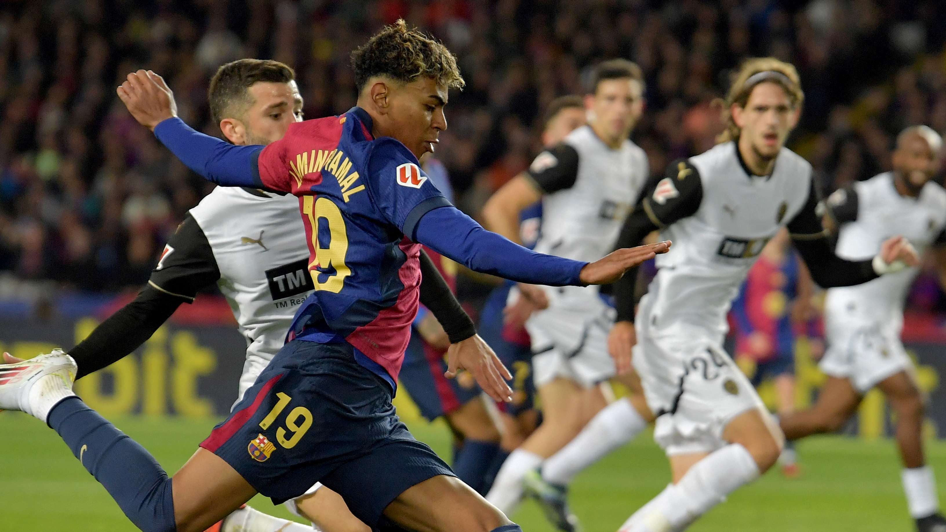 Lamine Yamal attacks for Barcelona against Valencia