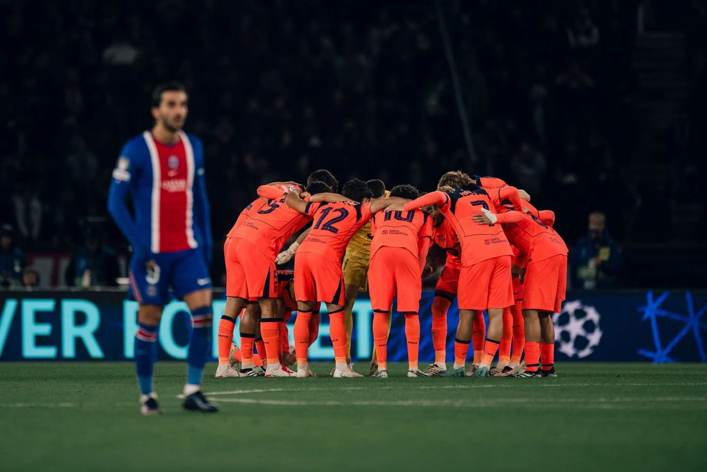 Barcelona players huddle together during the PSG match
