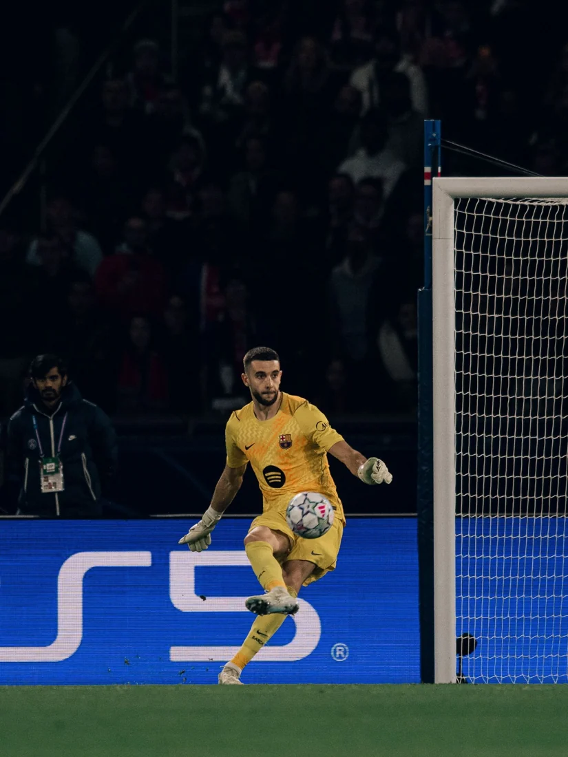 Joan García in goal during Barcelona’s Champions League match against PSG