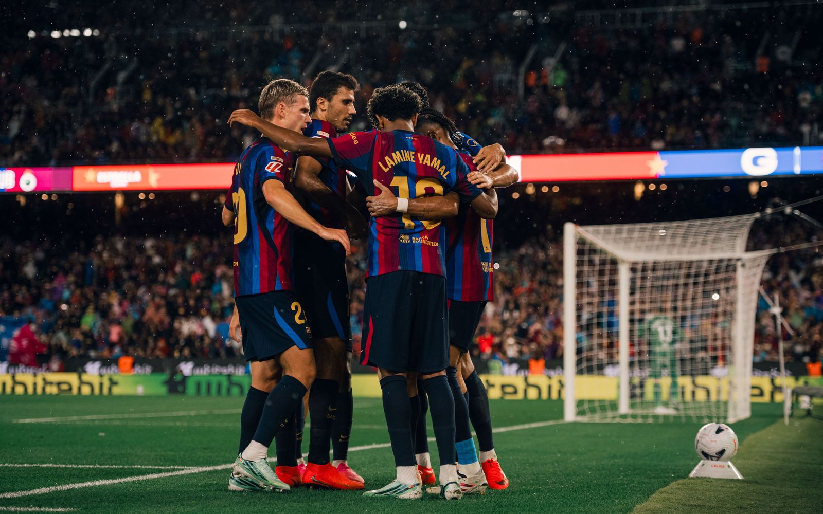 Barcelona players celebrate together during the win over Racing Santander
