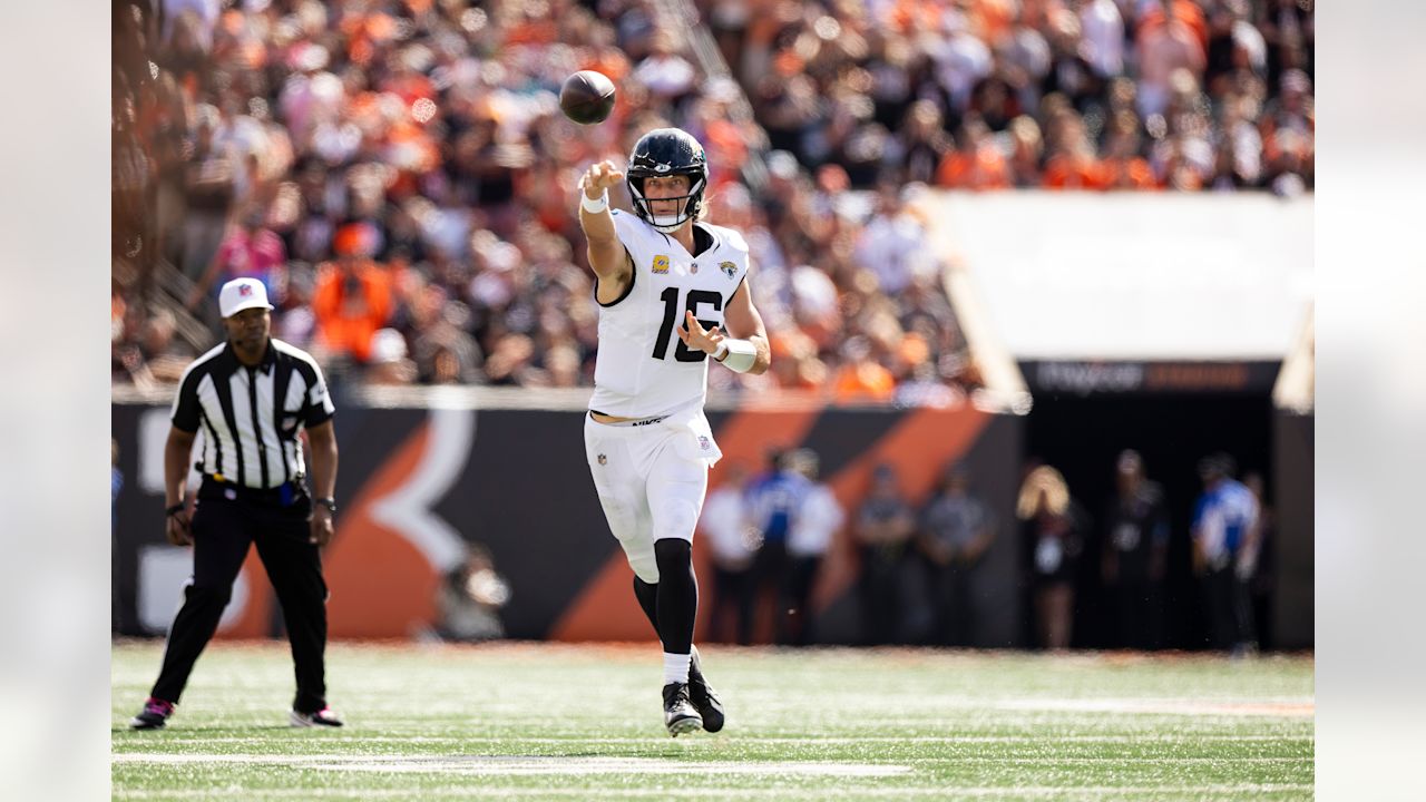 Trevor Lawrence throws against the Bengals during Jacksonville's Week 4 win in Cincinnati