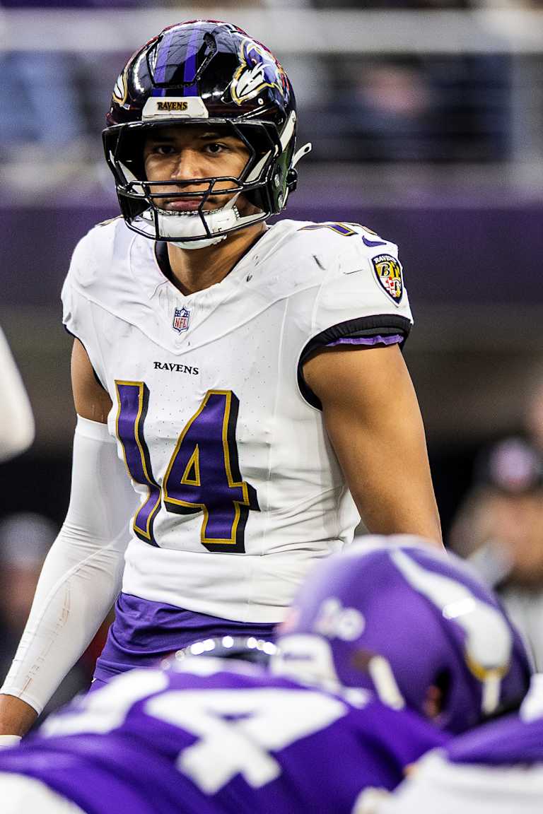 Kyle Hamilton in his Ravens uniform before a game