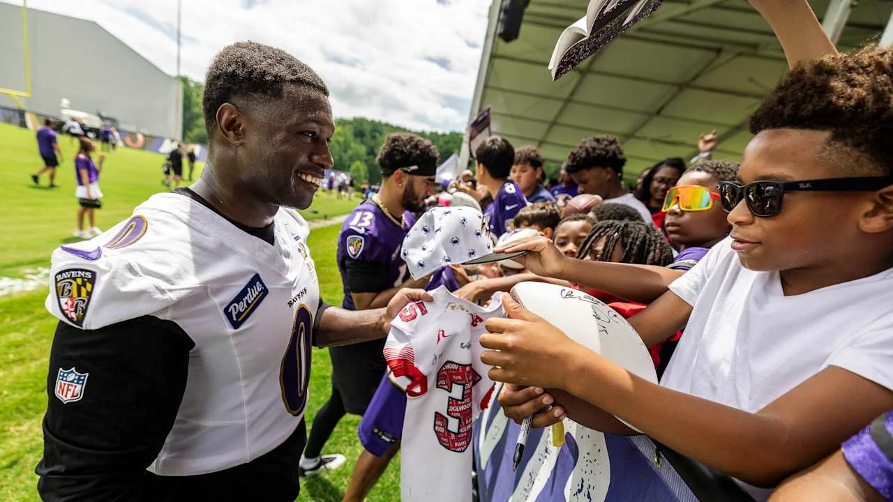 Roquan Smith greets fans at Ravens training camp