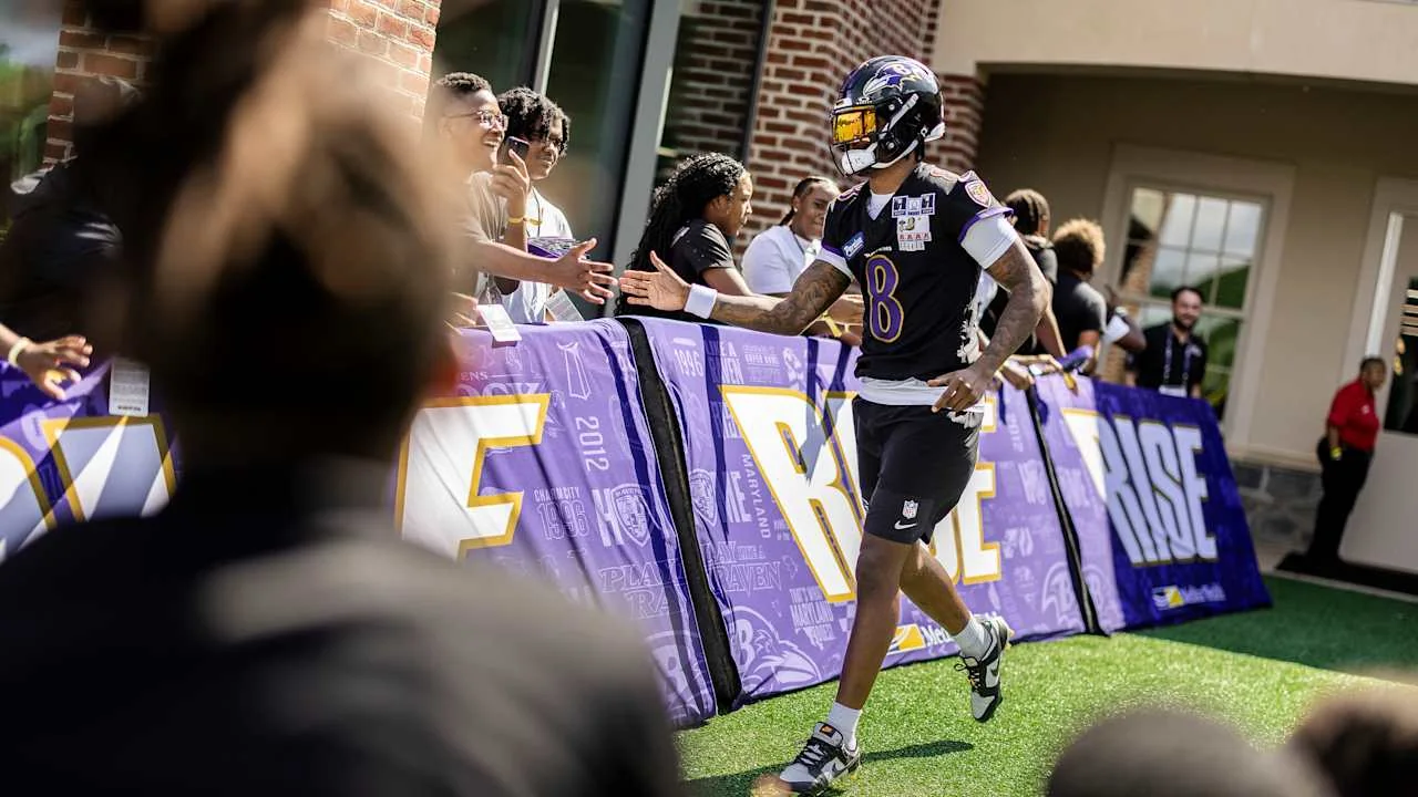 Lamar Jackson throws during Ravens training camp
