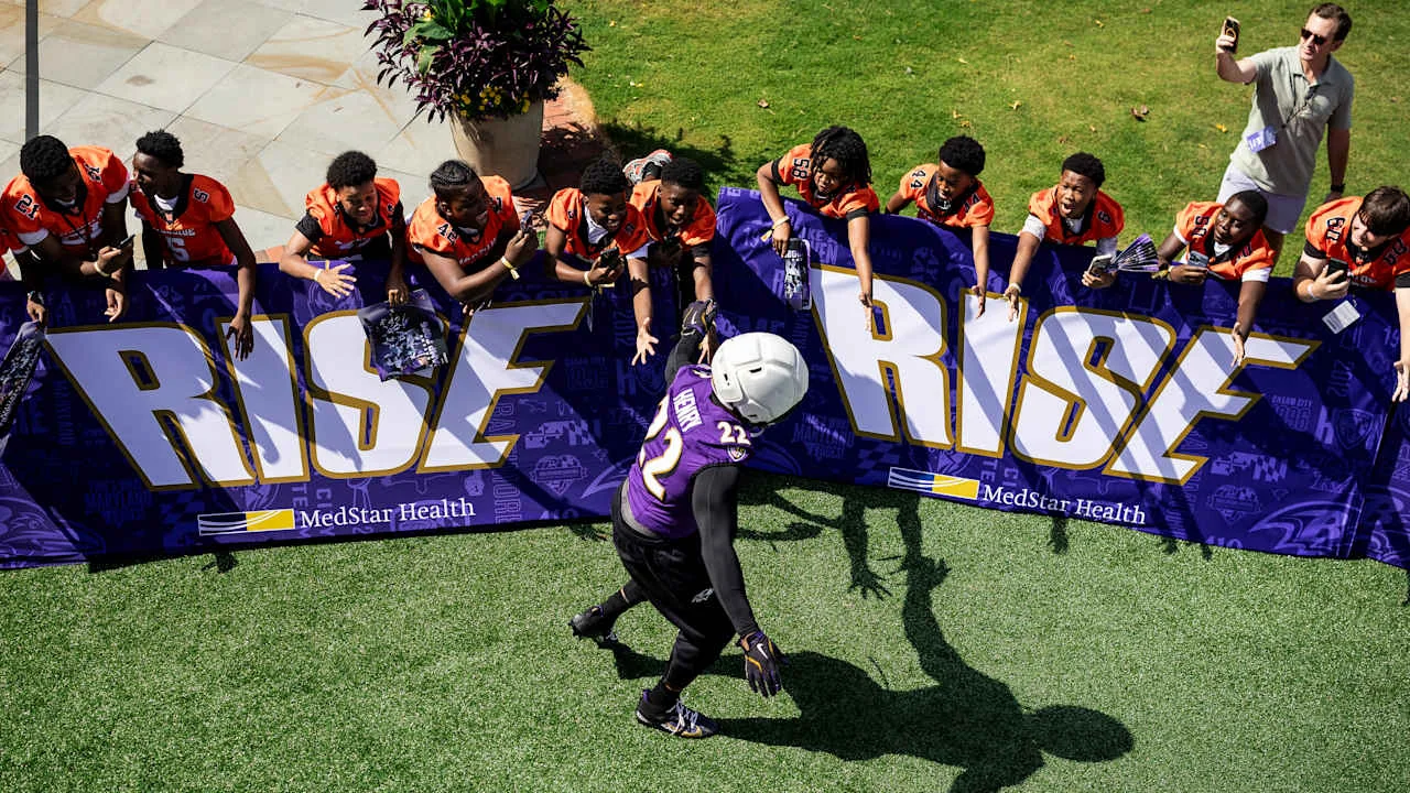 Derrick Henry carries the football in Ravens training camp