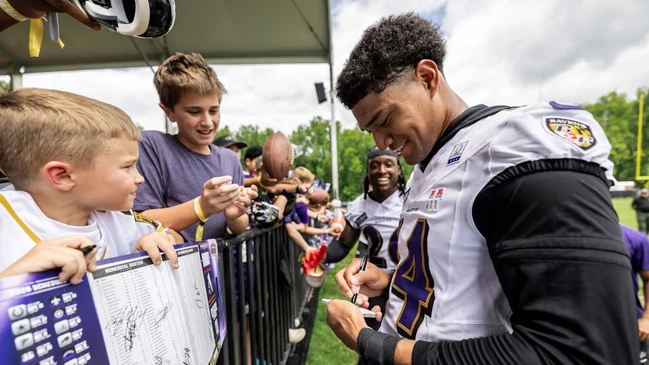 Kyle Hamilton greets young Ravens fans at training camp