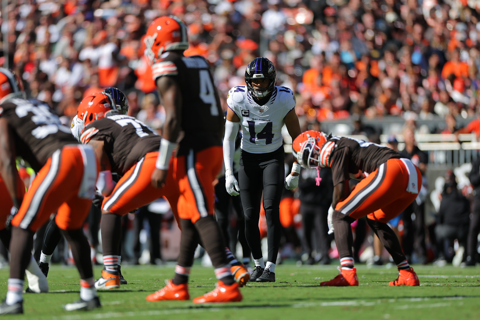 Kyle Hamilton reads Cleveland’s formation before the snap in Week 6