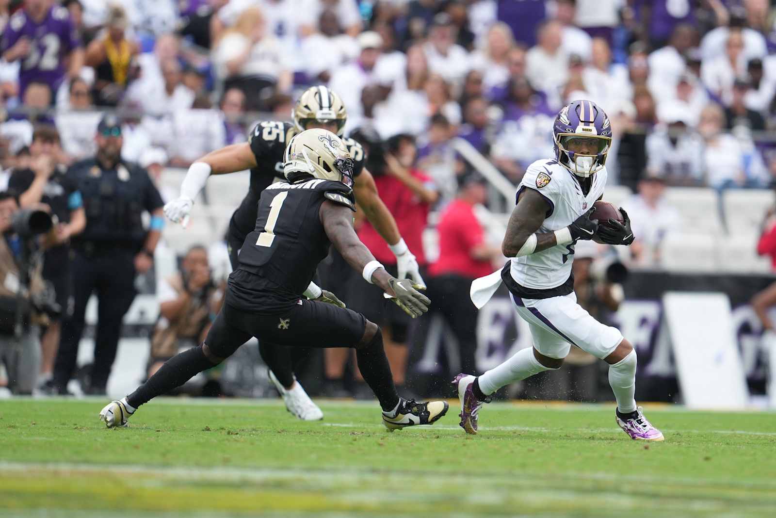 Rashod Bateman runs after a catch against the New Orleans Saints in Week 2